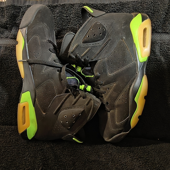 Jordan Other - Black and Neon Green Sneakers